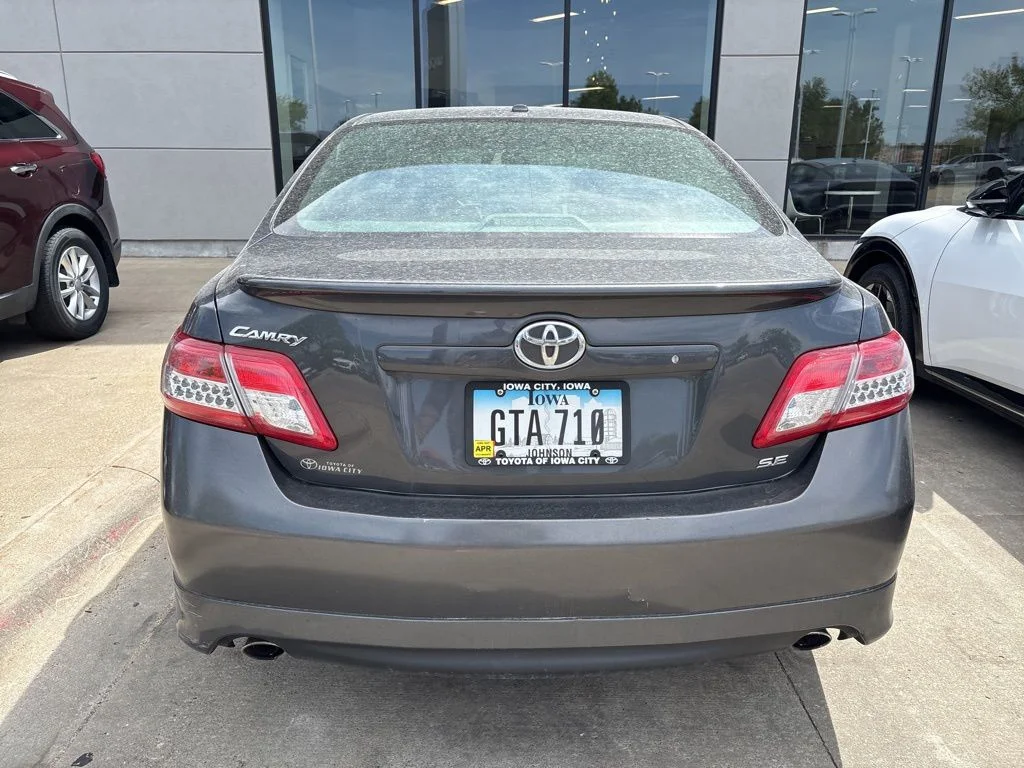 Used 2011  Toyota LE image 5