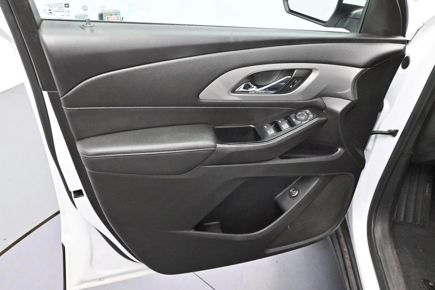 Used 2022 Summit White Chevrolet LT Cloth image 9
