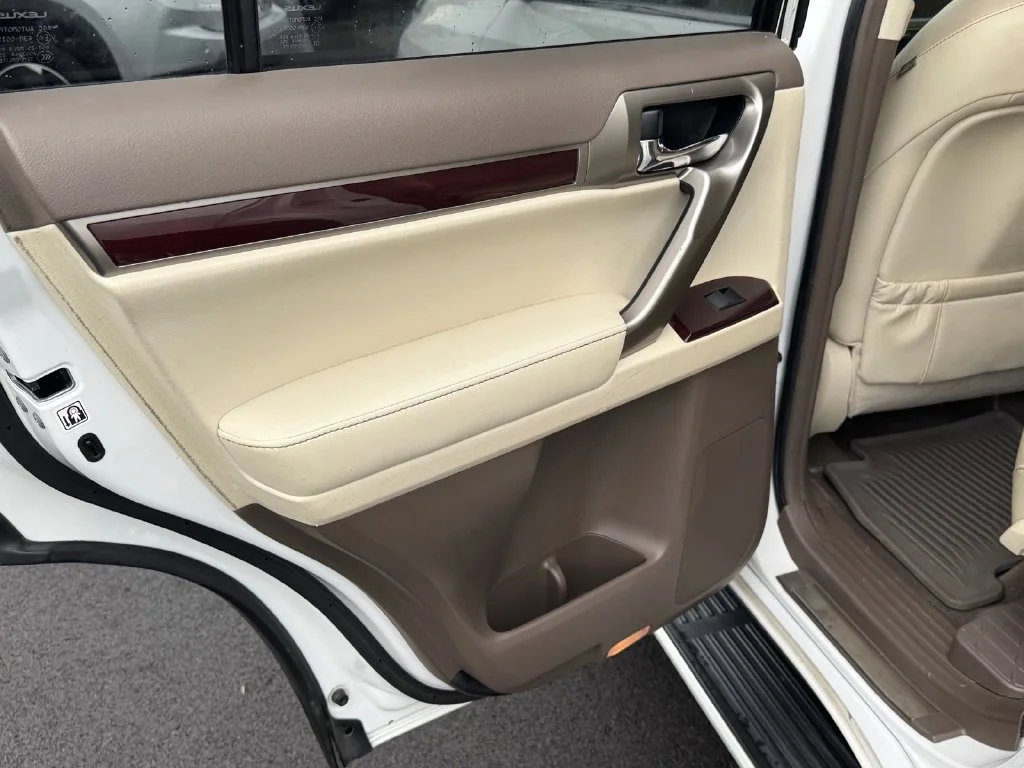 Used 2019 White Lexus 460 image 13