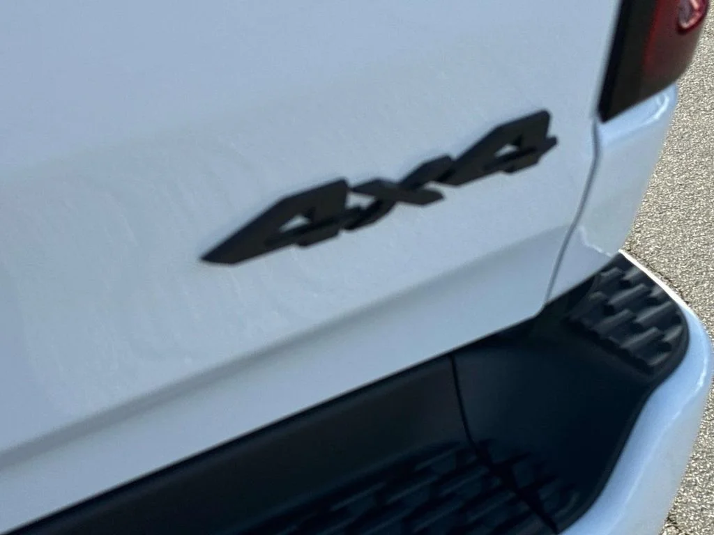 New 2026 Bright White Clear-Coat Exterior Paint RAM Big Horn/Lone Star image 9