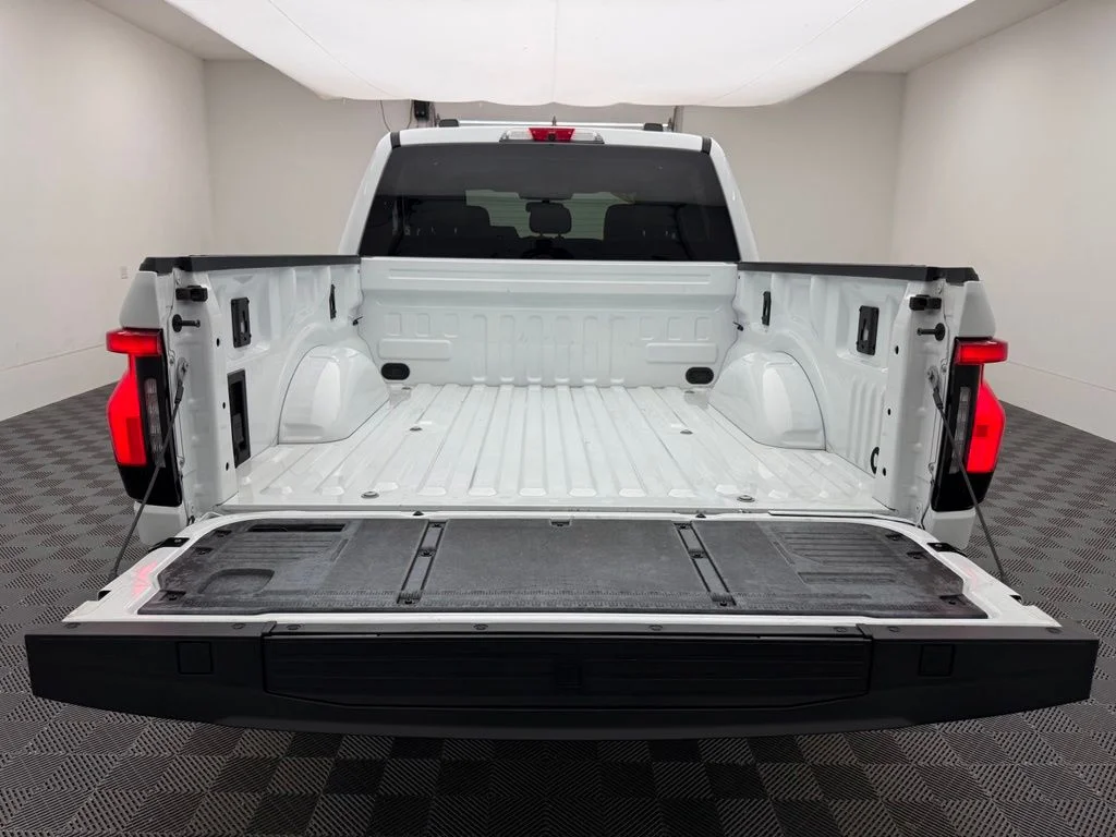 Used 2023 White Ford XLT image 10