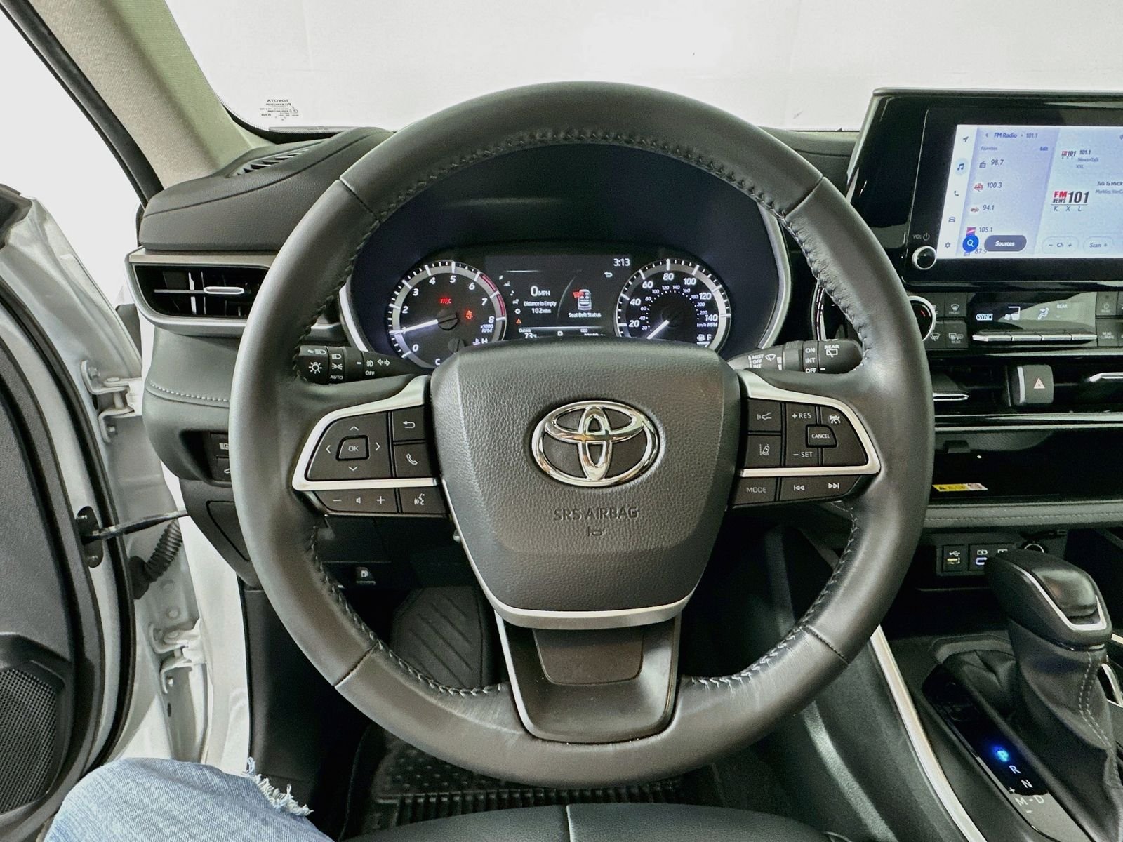 Used 2023 Pearl Toyota XLE image 11