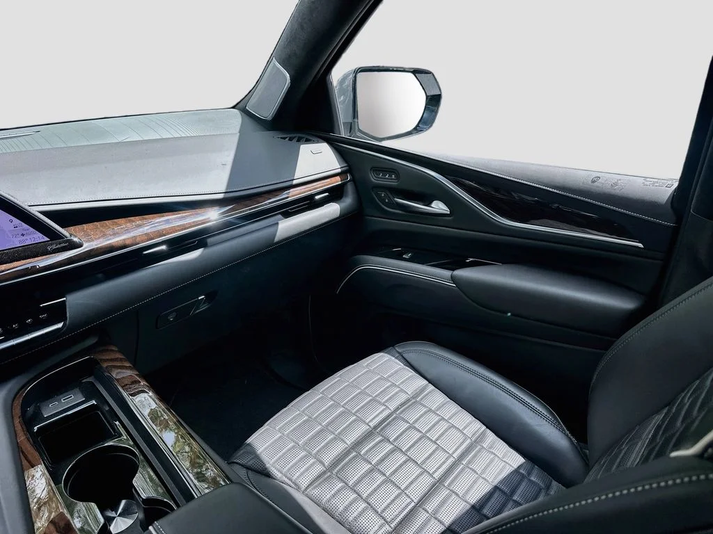 Used 2023 Silver Metallic Cadillac Sport Platinum image 25