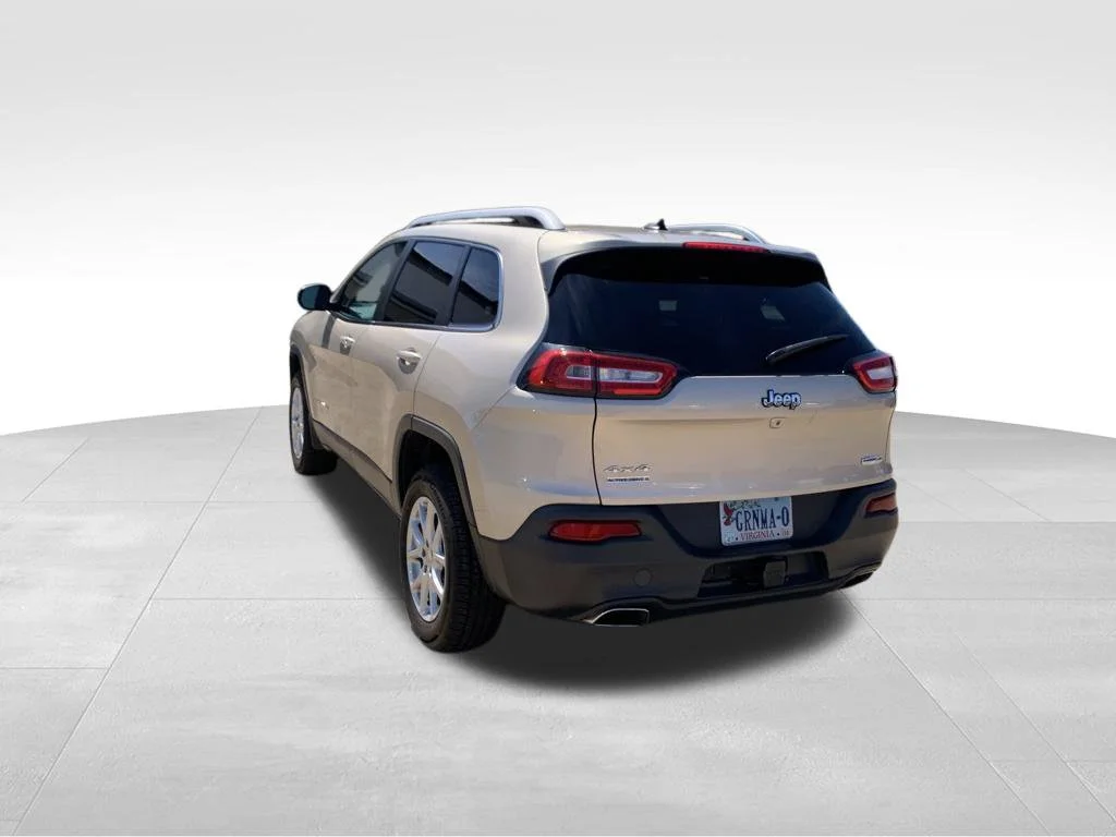 Used 2015 Beige Jeep Latitude image 23