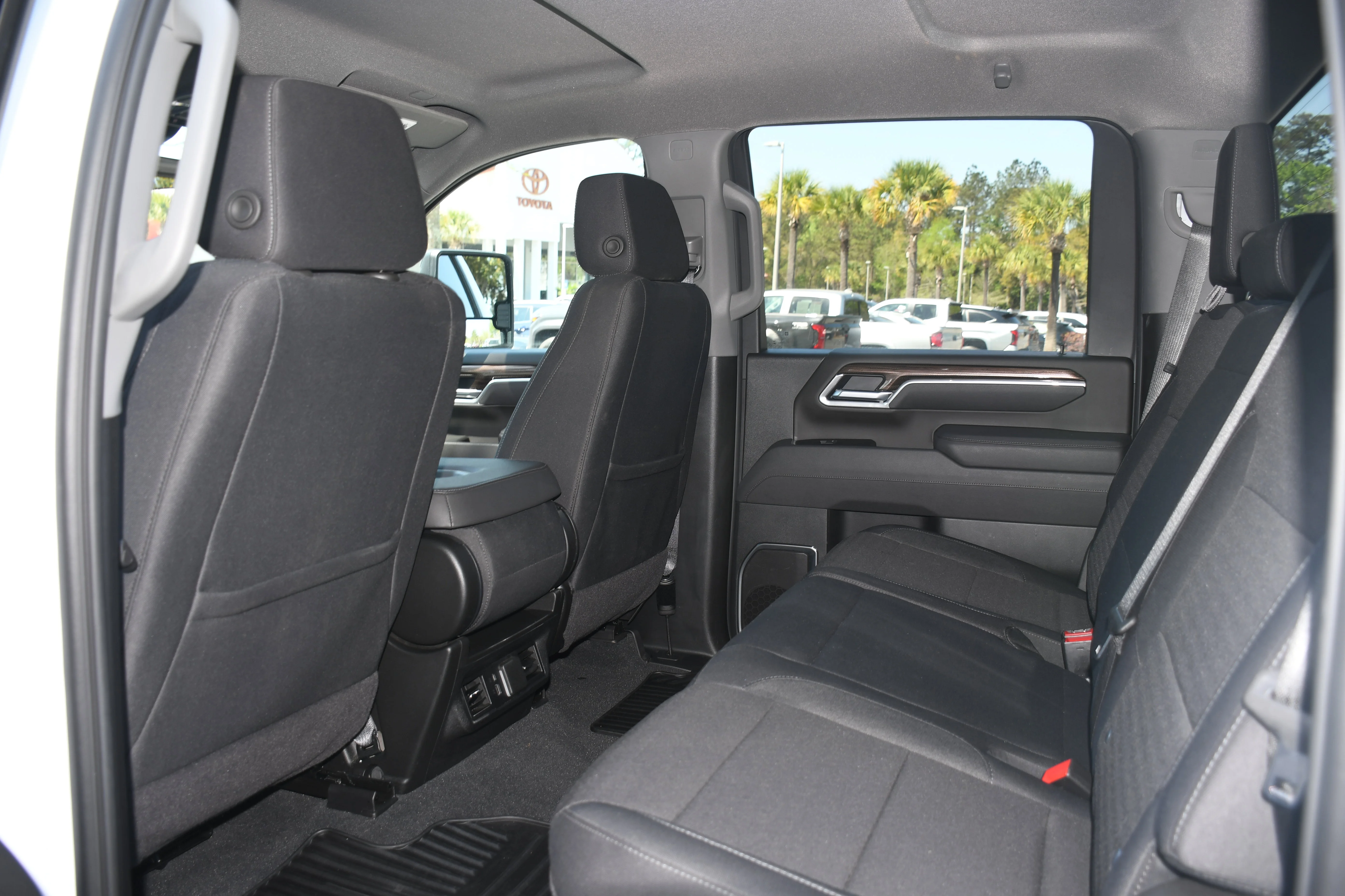 Used 2025 White Chevrolet LT image 15