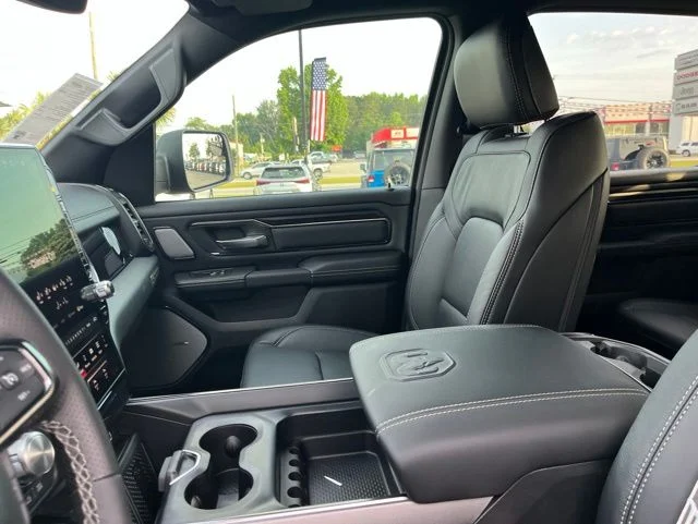 New 2026 Diamond Black Crystal Pearl-Coat Exterior Paint RAM Rebel image 9