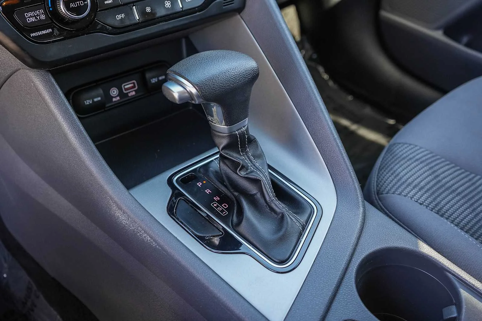 Used 2019 Silky Silver Kia LX image 19