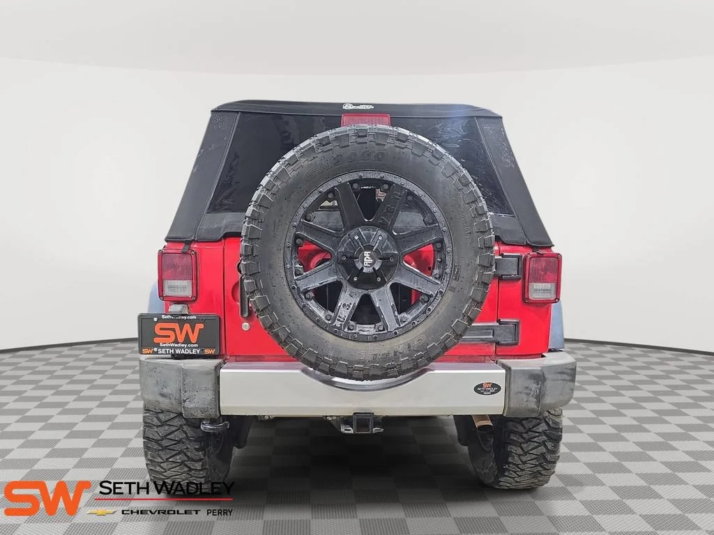 Used 2015 Red Jeep Sahara image 6