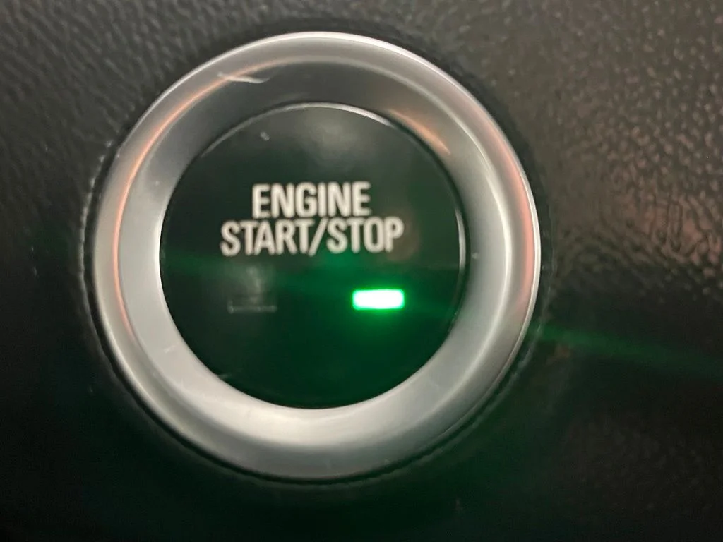 Used 2022 White GMC SLT image 32