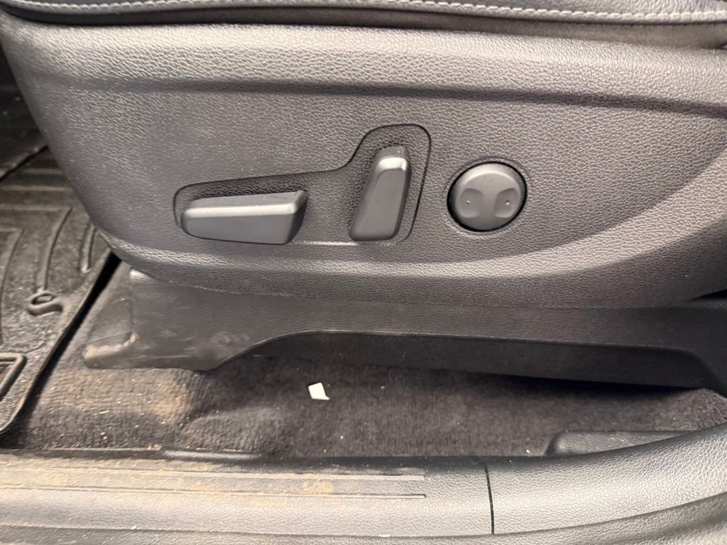 Used 2021 White Kia EX image 58