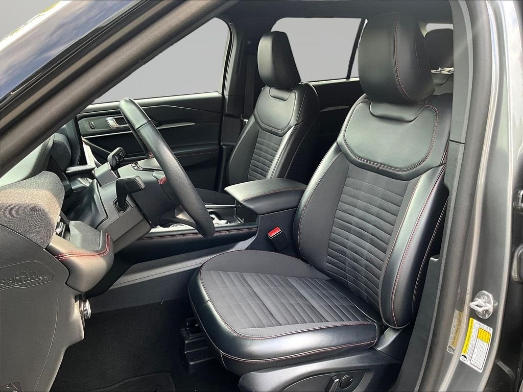Used 2025 Gray Ford ST-Line image 22