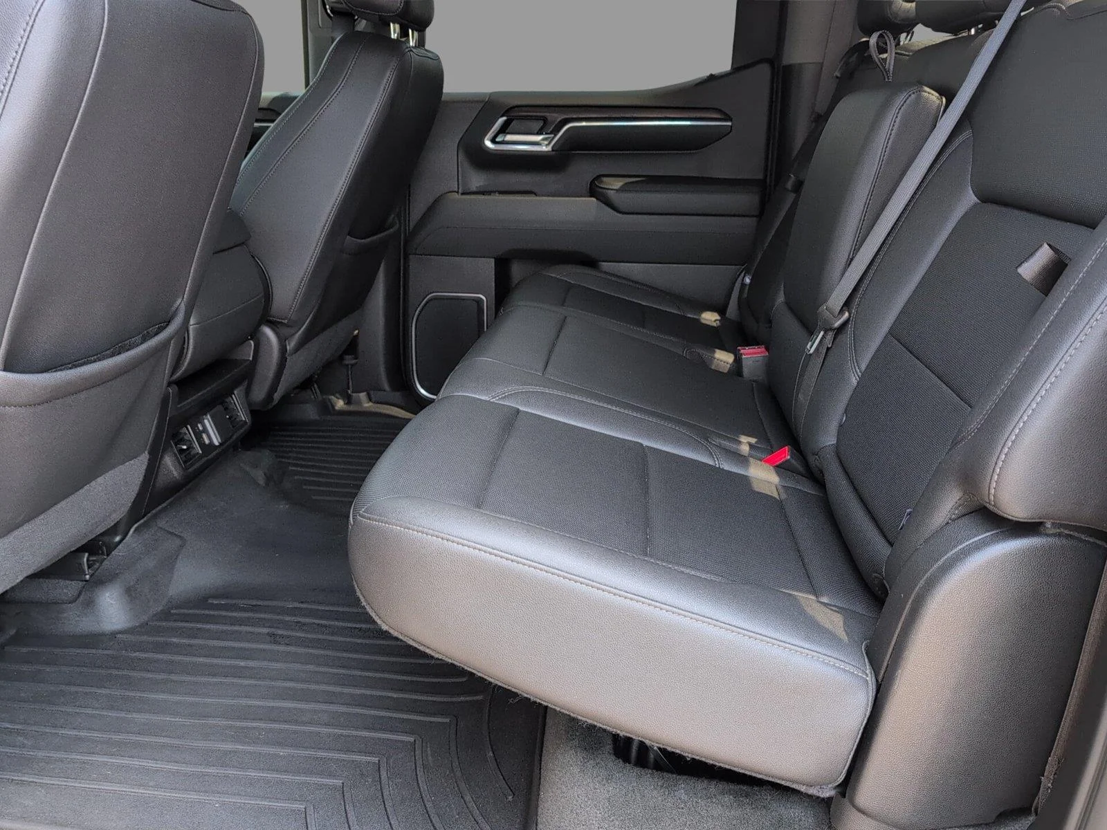 Used 2024 Sterling Metallic GMC SLT image 36