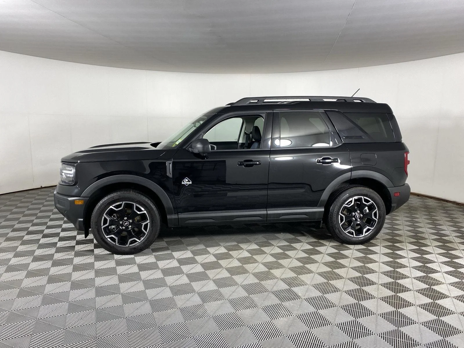 Used 2025 Shadow Black Ford Outer Banks image 4