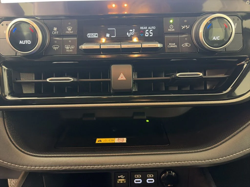 Used 2023  Toyota XLE image 8