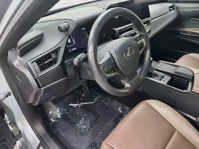 Used 2022 Iridium Lexus 300h image 9
