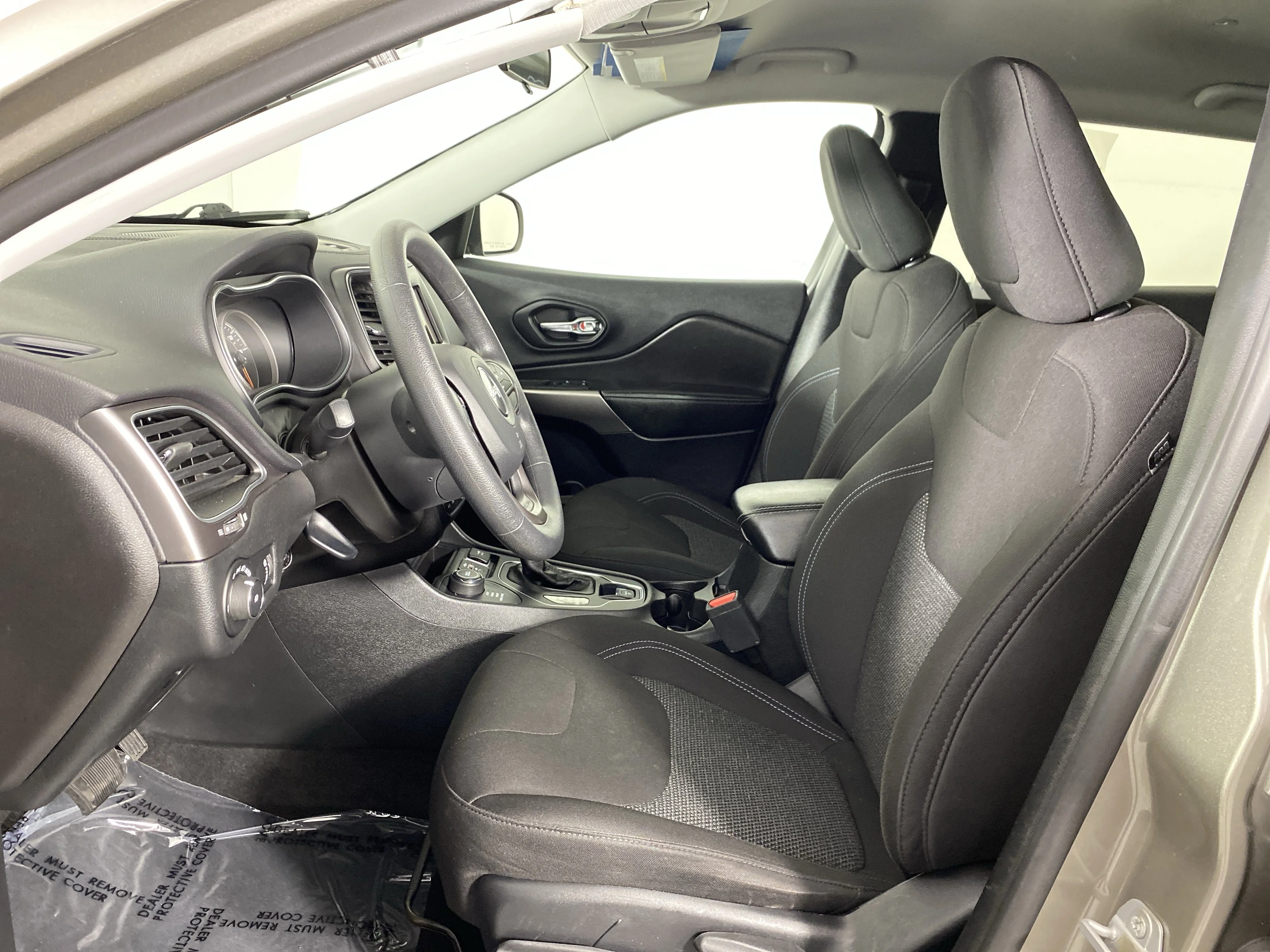 Used 2019 Light Brownstone Pearlcoat Jeep Latitude image 15