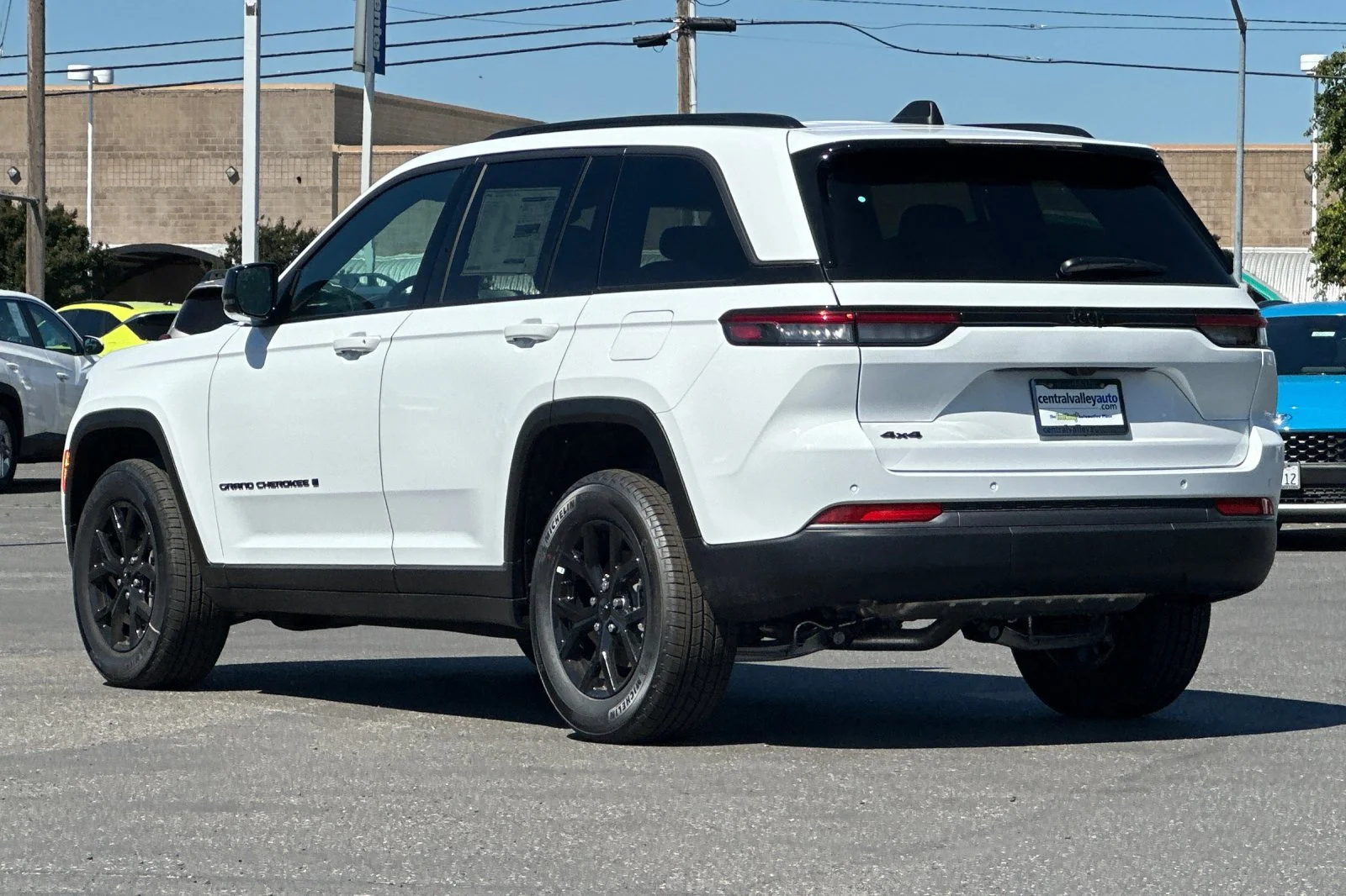 New 2026 Bright White Clear-Coat Exterior Paint Jeep Laredo Altitude image 6