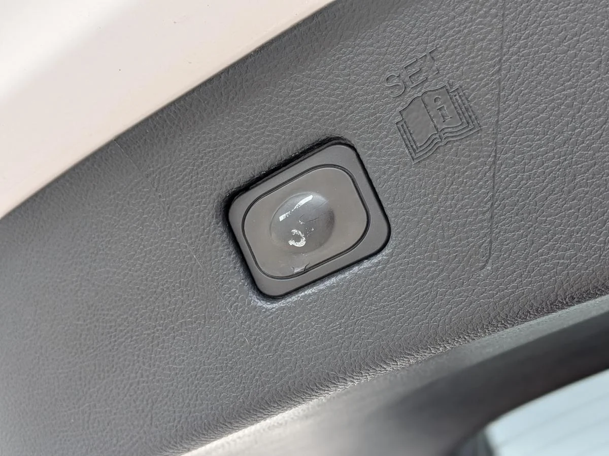 Used 2019 White Ford Sel Awd image 8