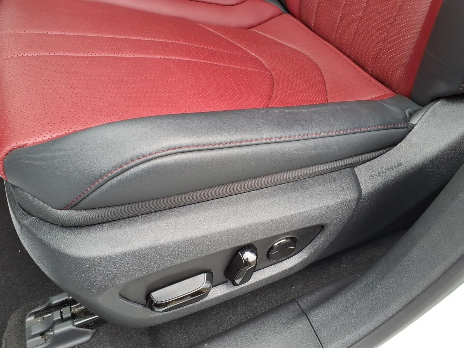 Used 2024 Ultra White Lexus F SPORT Handling image 18