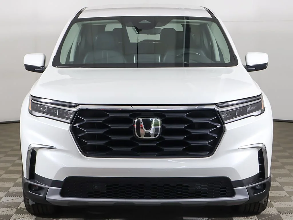 Used 2023 White Honda EX-L image 11
