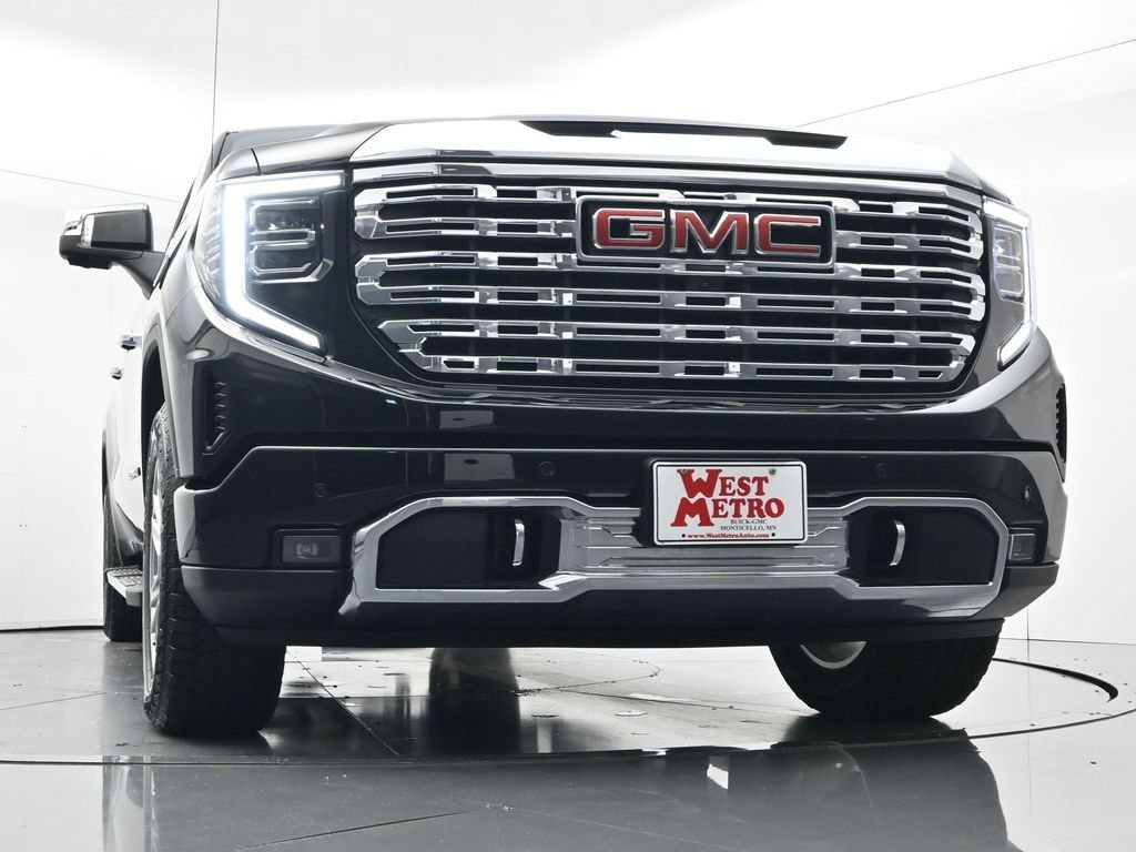 Used 2025 Onyx Black GMC Denali image 27