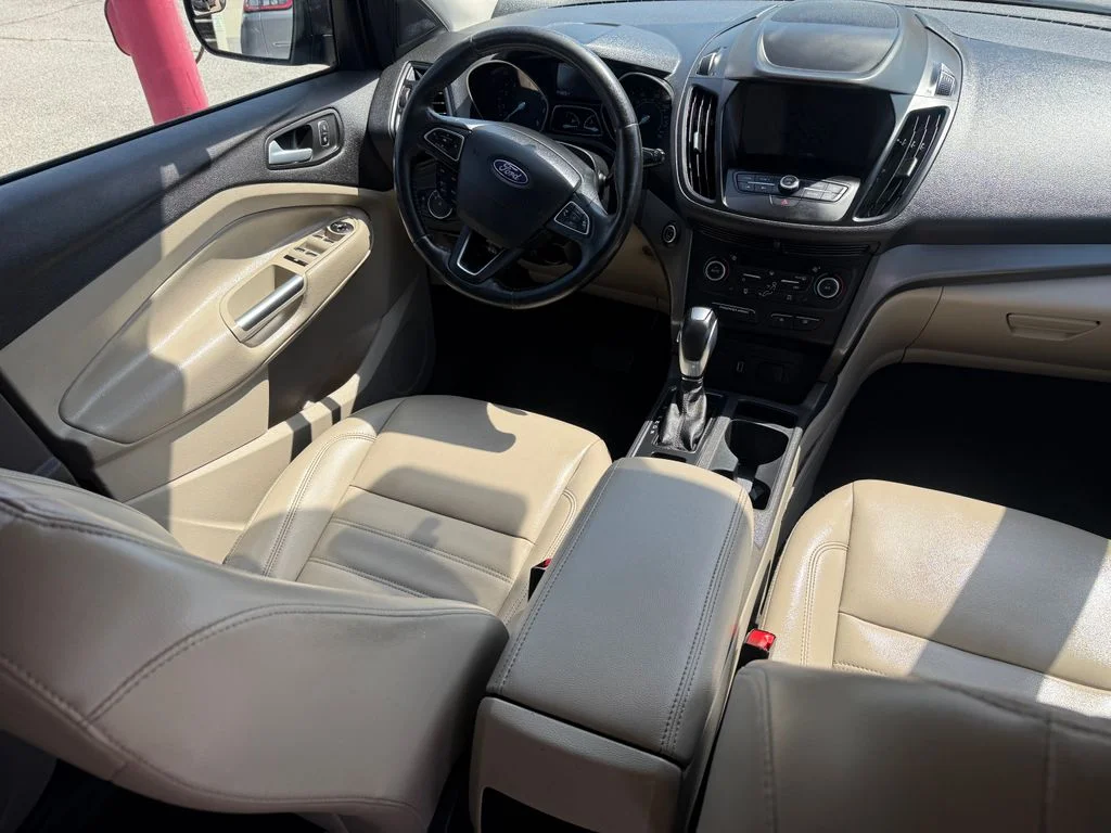 Used 2019 Gray Ford SEL image 15