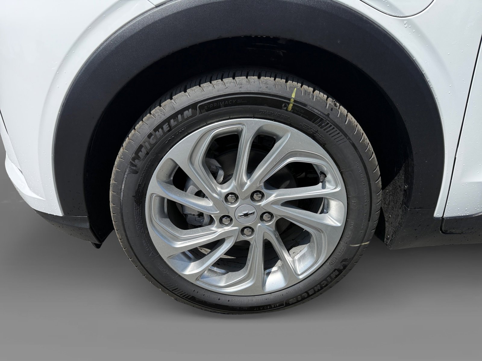 2027 Chevrolet Bolt LT - Photo 9