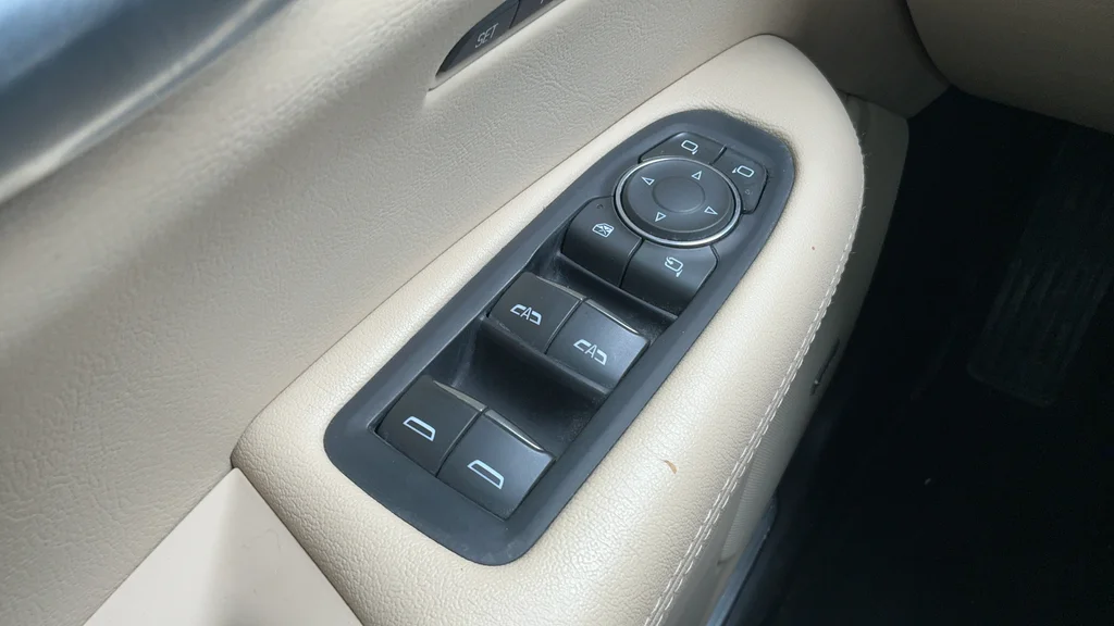Used 2018 Silver Cadillac Premium Luxury image 14