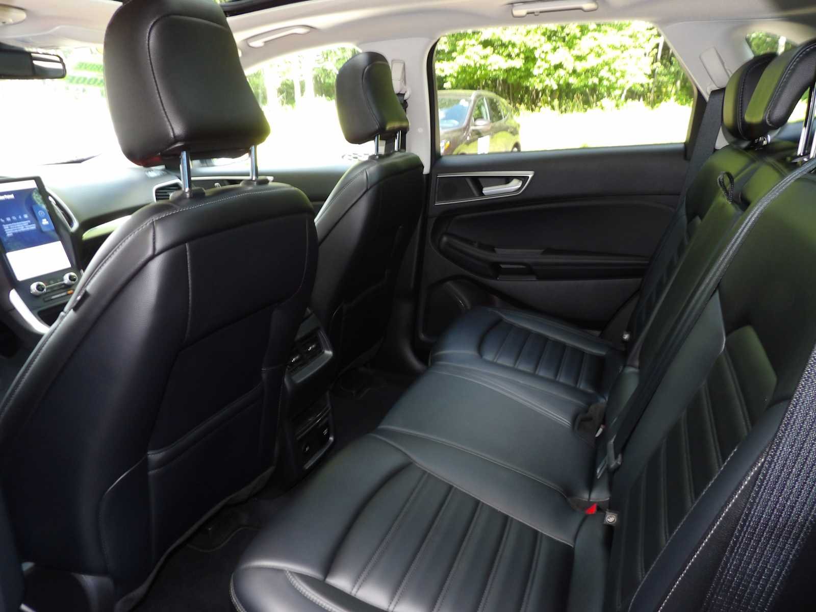 Used 2022 Agate Black Metallic Ford SEL image 12