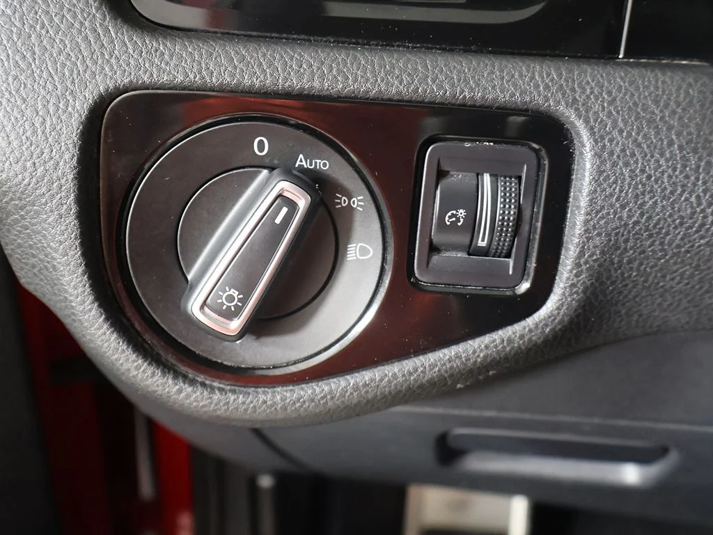 Used 2019 Red Volkswagen DCC & Navigation 4Motion image 35