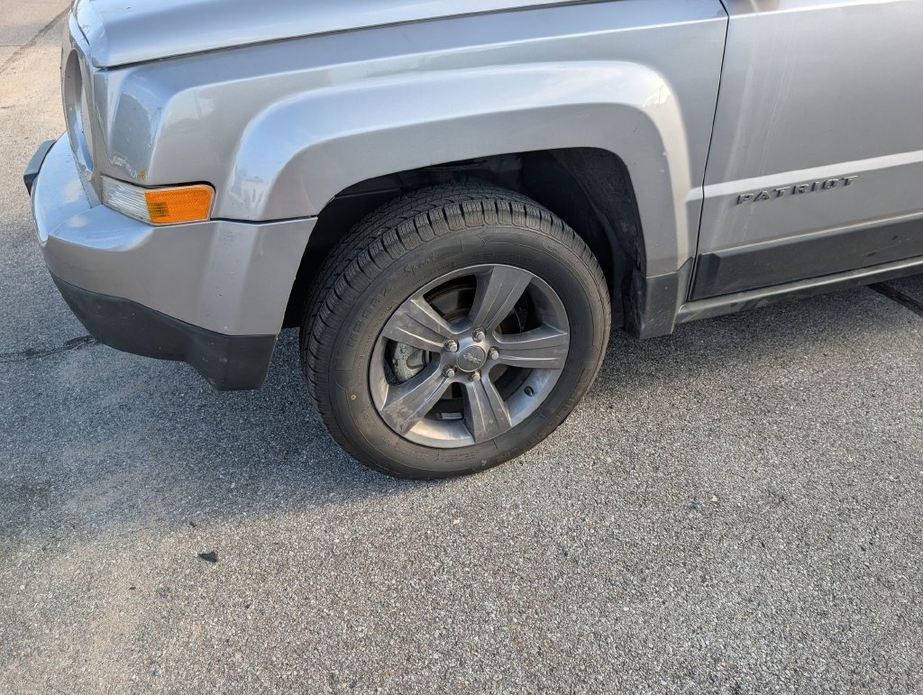 Used 2016 Silver Jeep Sport SE image 6