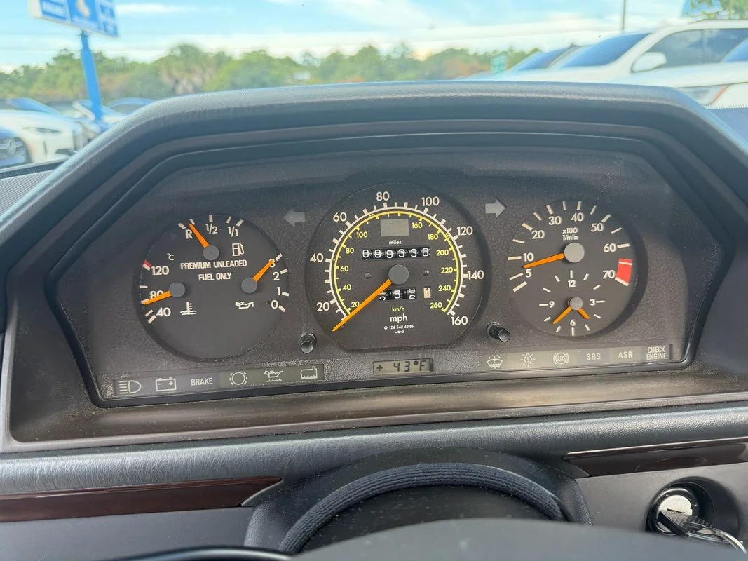 Used 1995  Mercedes-Benz  image 7