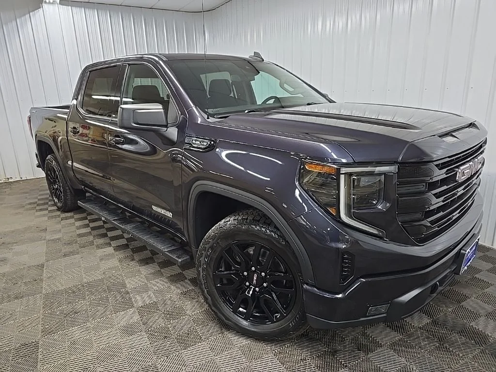 Used 2022 Silver GMC Elevation image 7