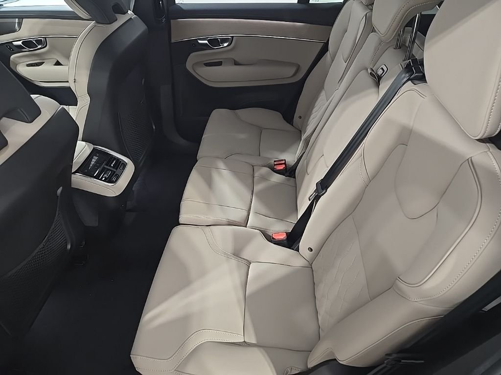 2026 Volvo XC90 Plus - Photo 21