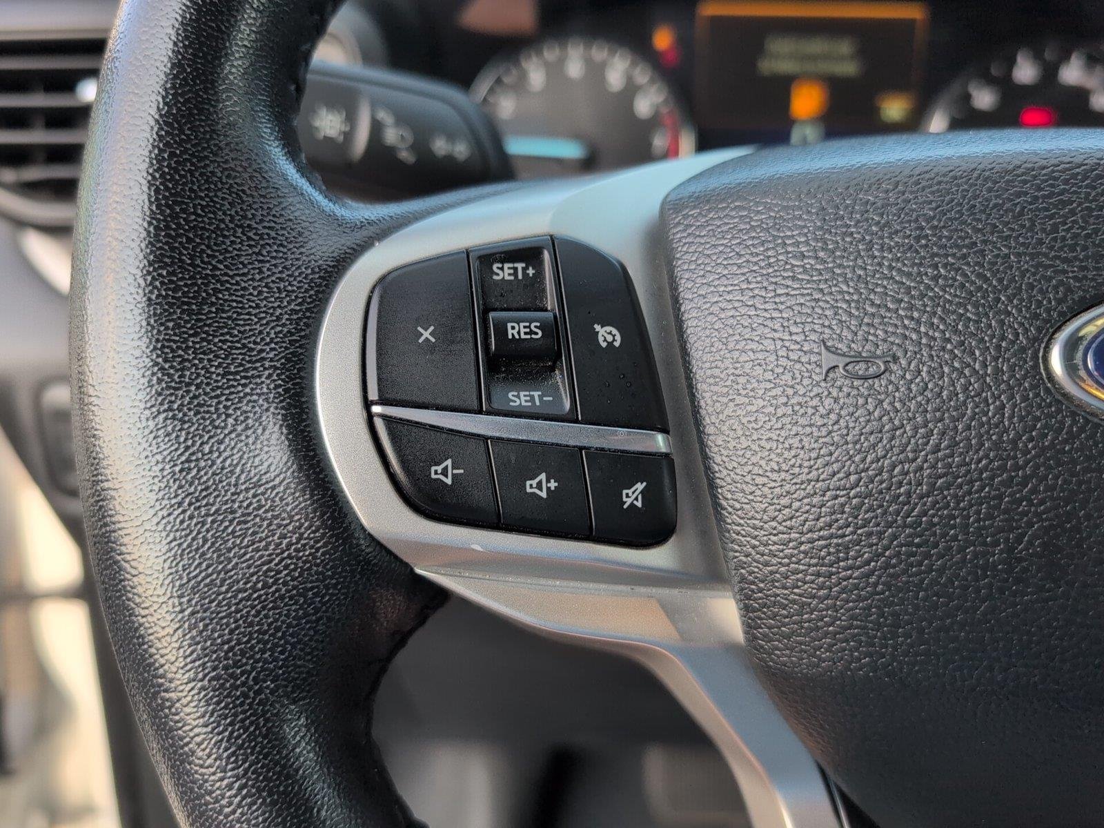 Used 2023 Star White Metallic Tri-Coat Ford XLT image 26