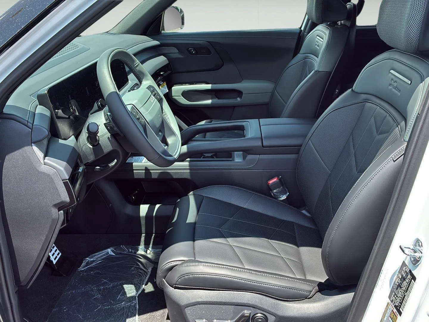 New 2027 Glacial White Pearl Kia X-Line SX image 8