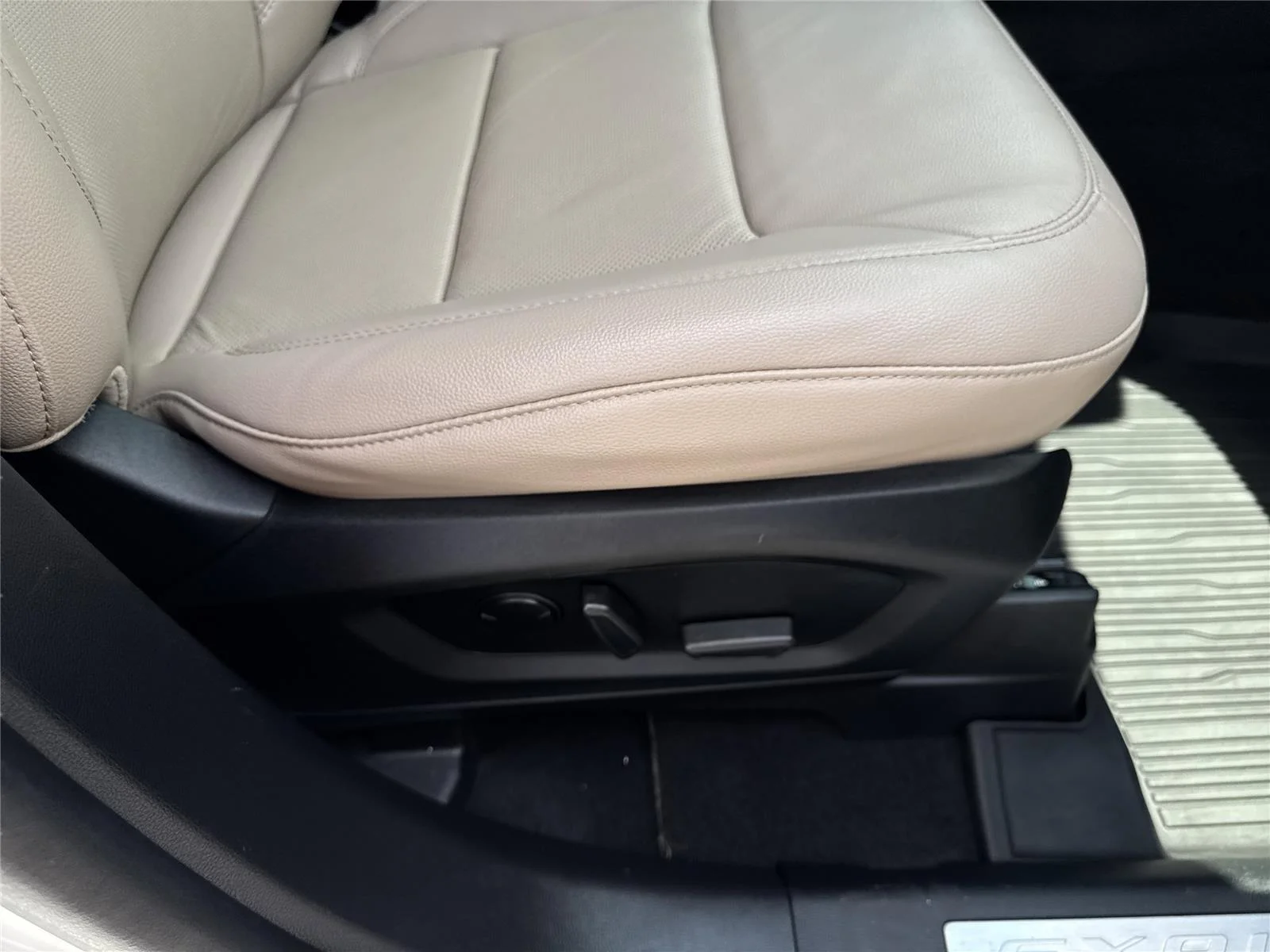Used 2022 Star White Metallic Tri-Coat Ford Limited image 37