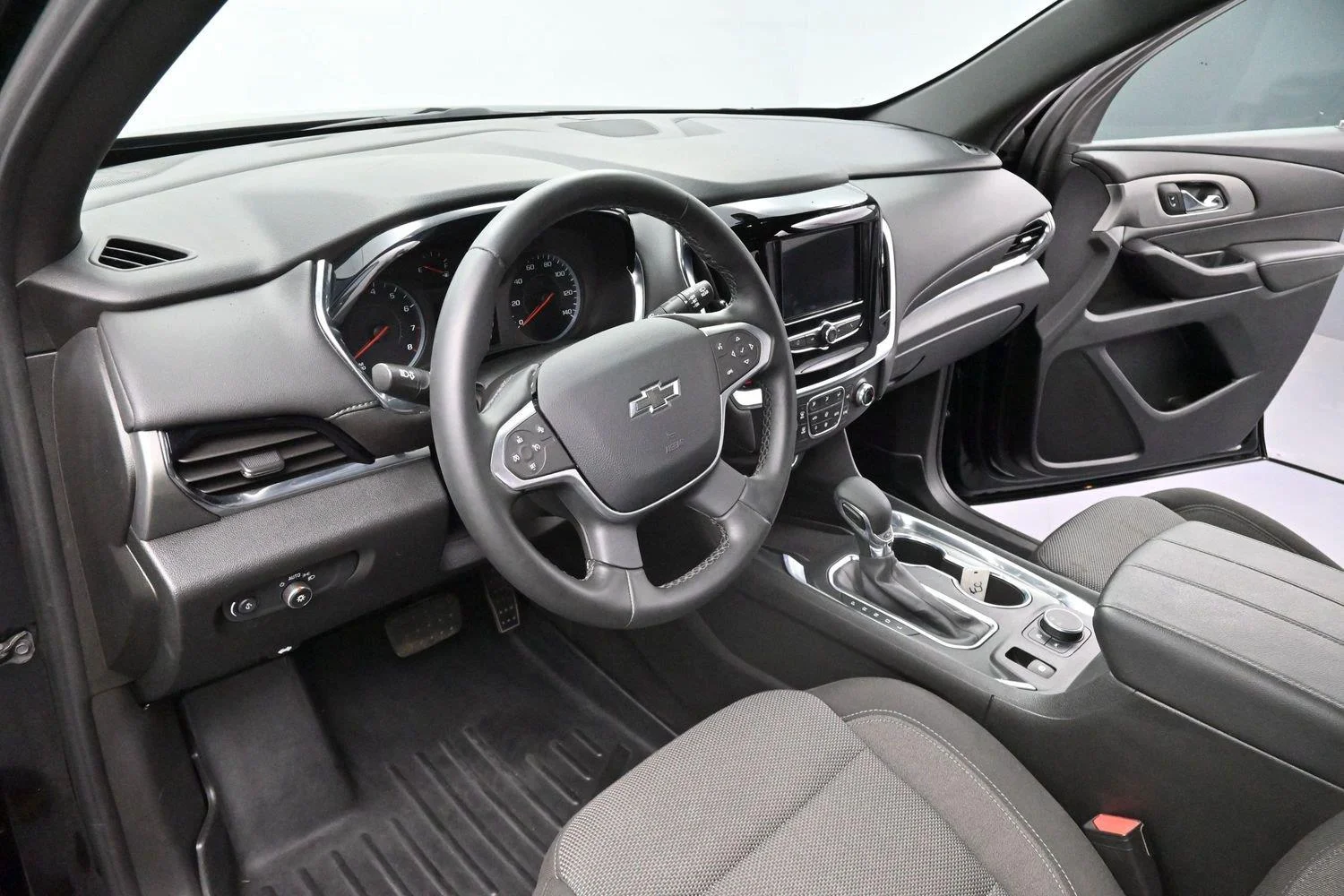 Used 2023 Mosaic Black Metallic Chevrolet LT Cloth image 15