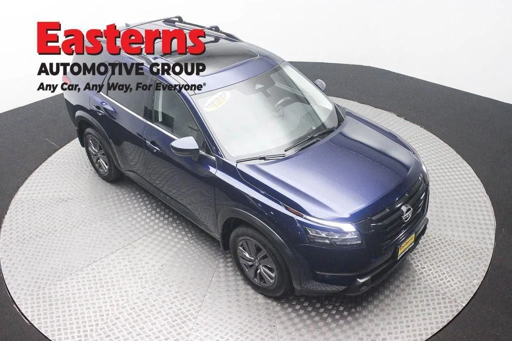Used 2023 Blue Nissan SV image 3