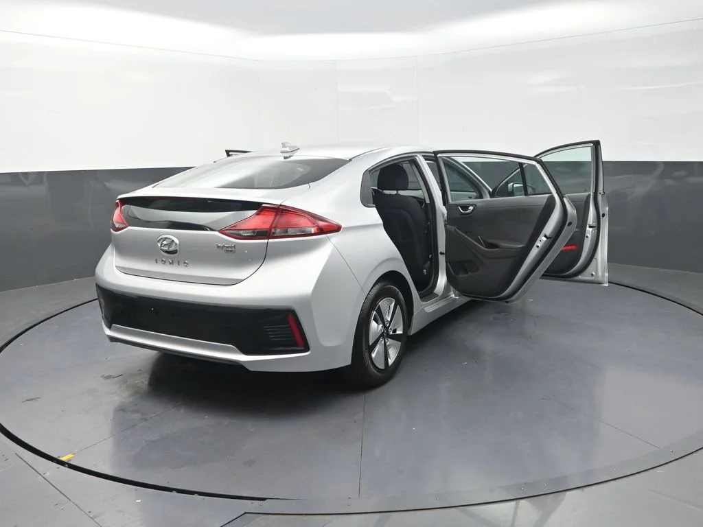 Used 2018 Silver Hyundai Blue image 36