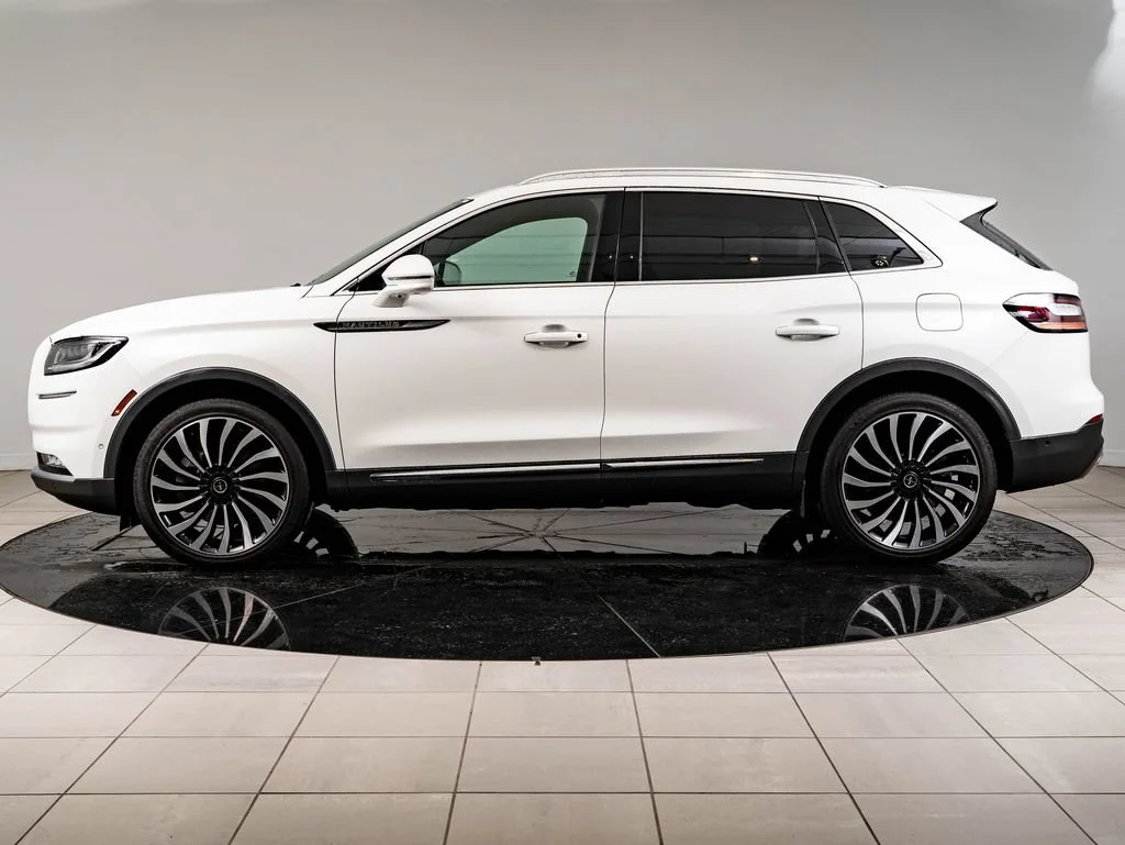 Used 2023 Pristine White Metallic Tri-Coat Lincoln Black Label image 5