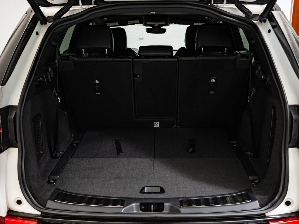 Used 2023 Fuji White Land Rover SE R-Dynamic image 20
