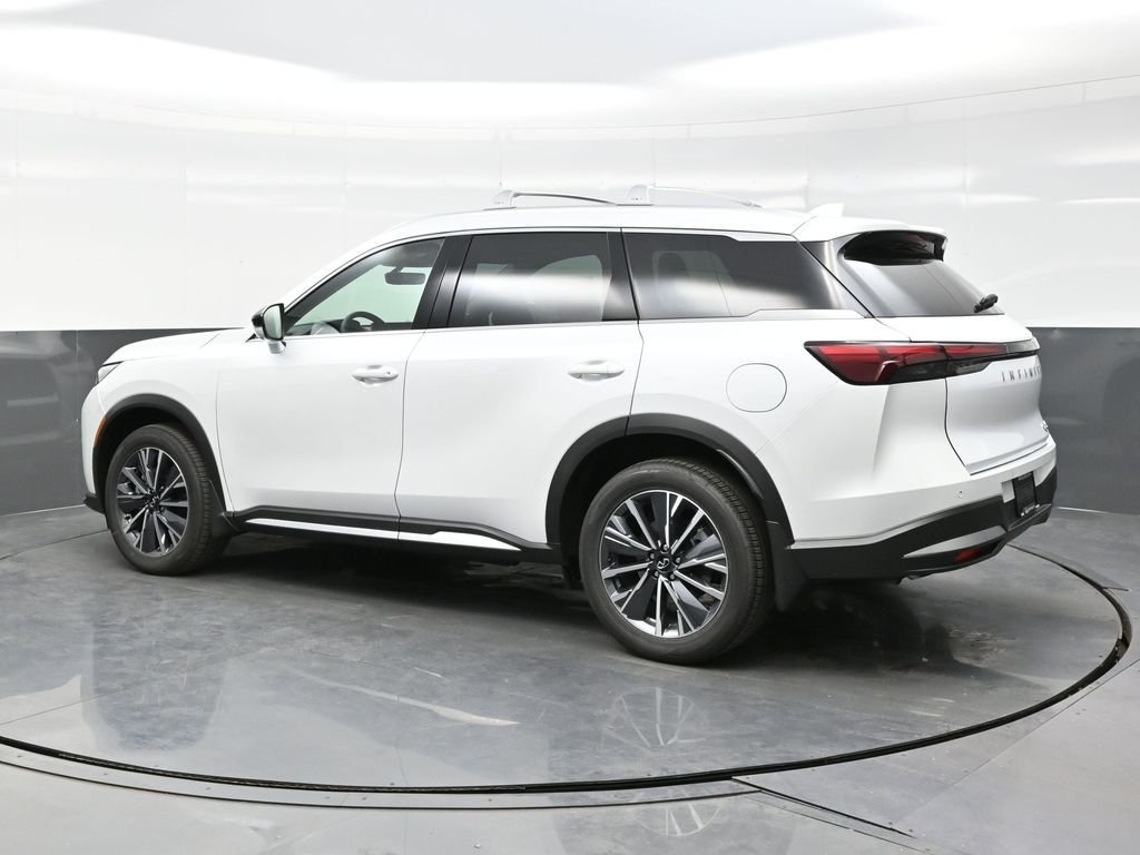 Used 2026 White INFINITI LUXE image 4