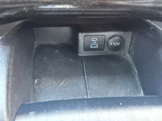 Used 2022 Blue Ford SE image 28