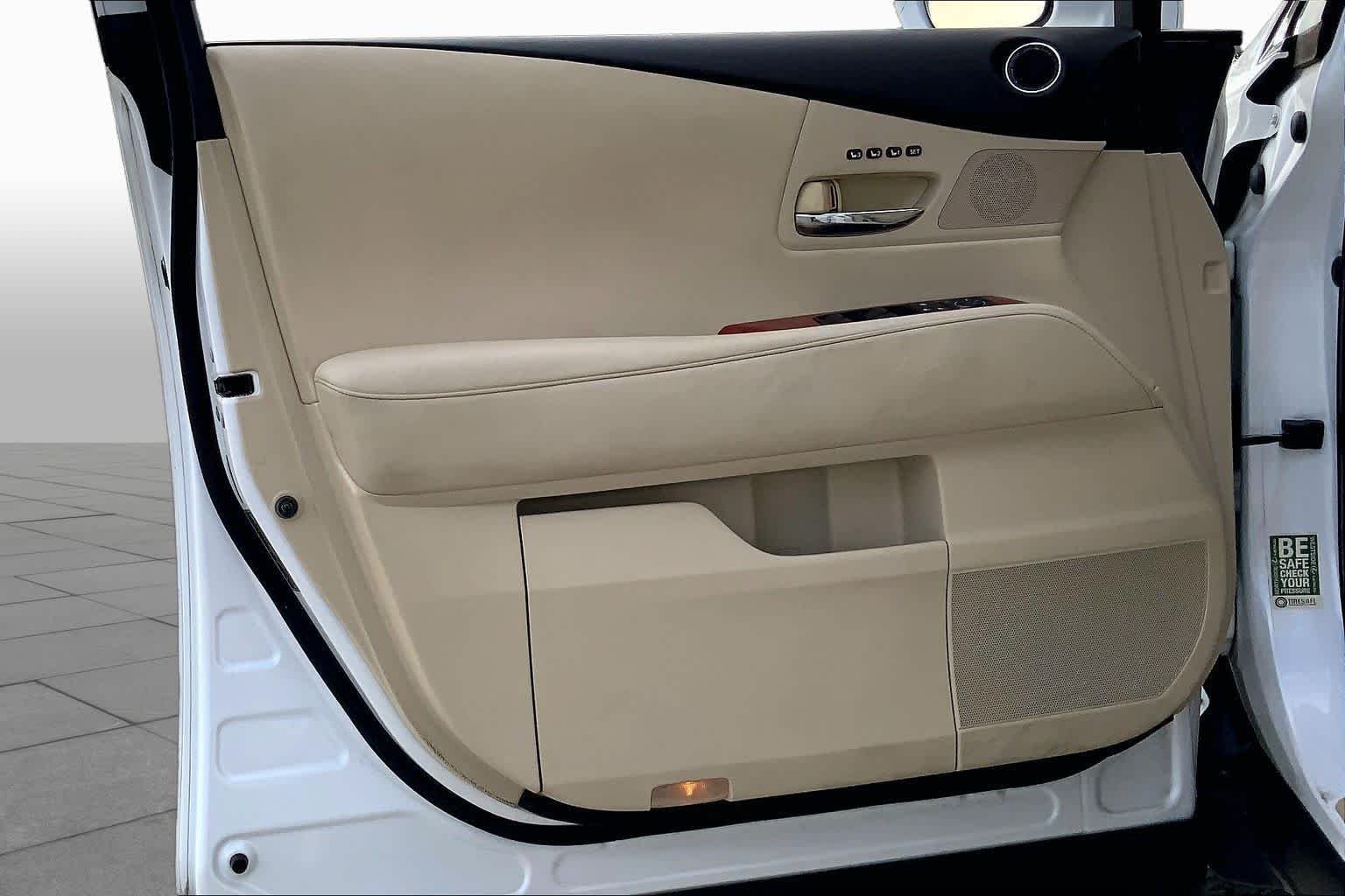 Used 2010 Starfire Pearl Lexus  image 20