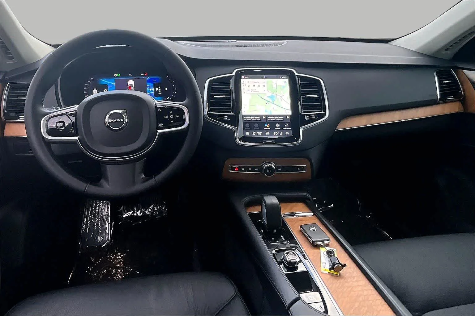 Certified Used 2023 Crystal White Volvo Plus image 16