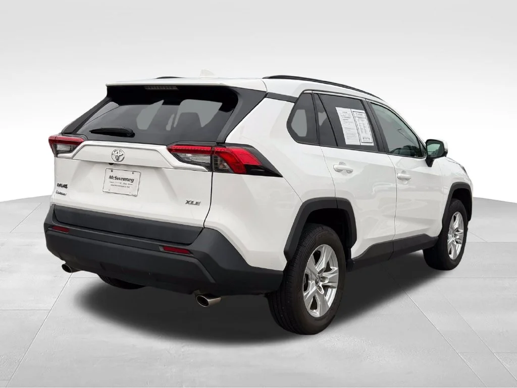 Used 2020 White Toyota XLE image 27