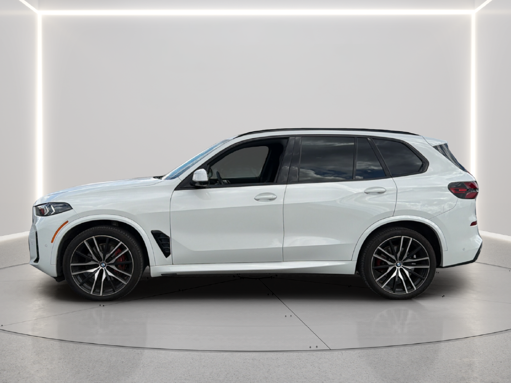 Used 2024 Alpine White BMW sDrive40i image 3