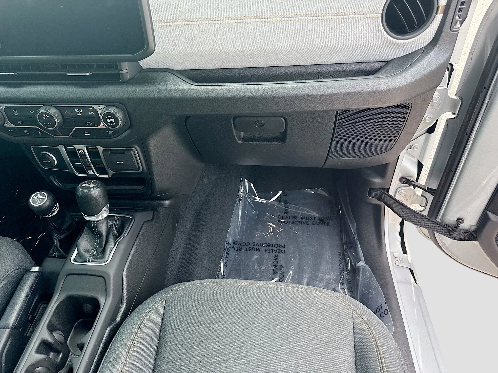 Used 2024 Silver Zynith Clearcoat Jeep Sport S image 16