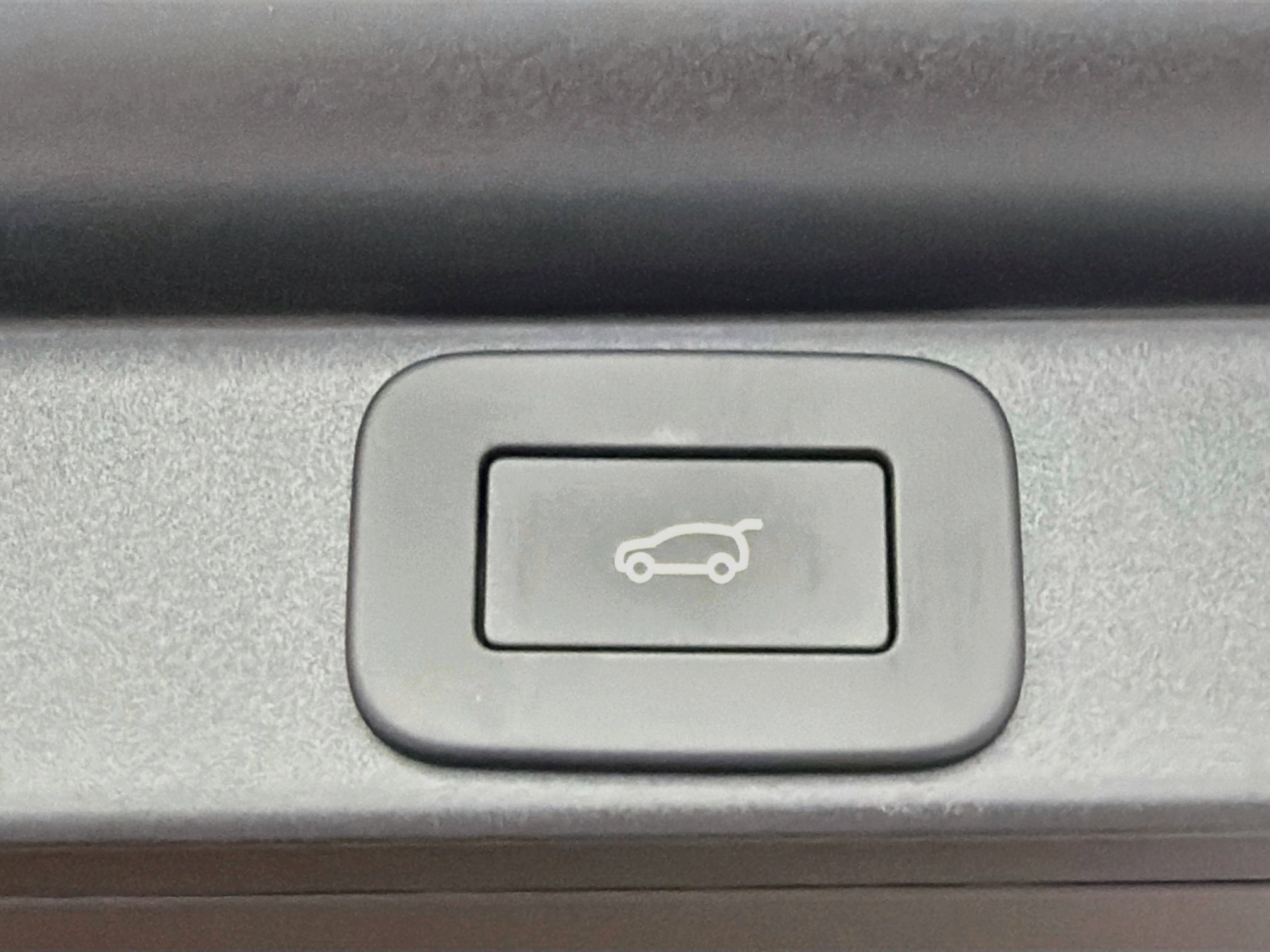 New 2027 Ostuni Pearl White LAND ROVER SE image 14